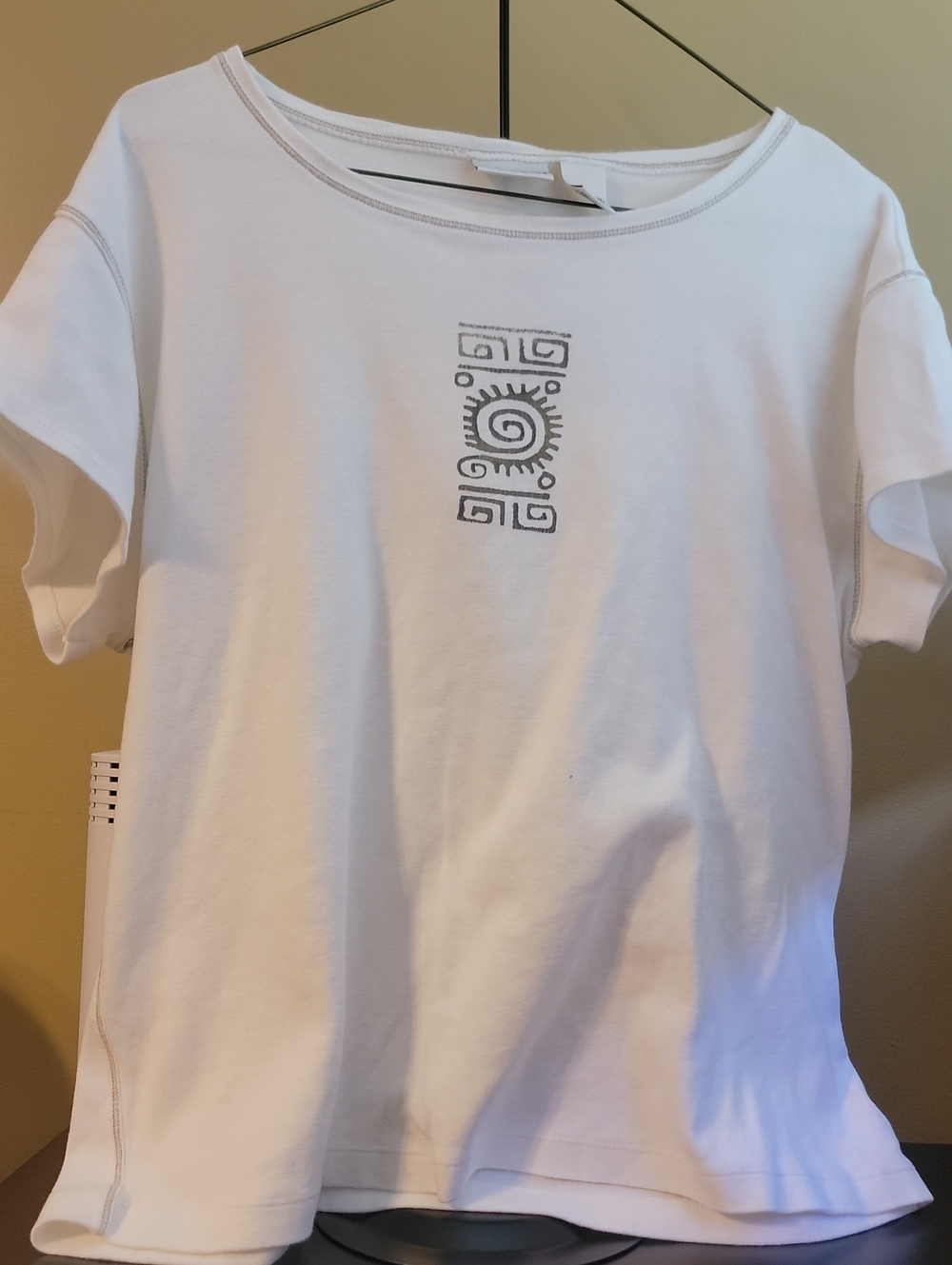 Spa Chico's White Short-Sleeve Graphic Women's Top